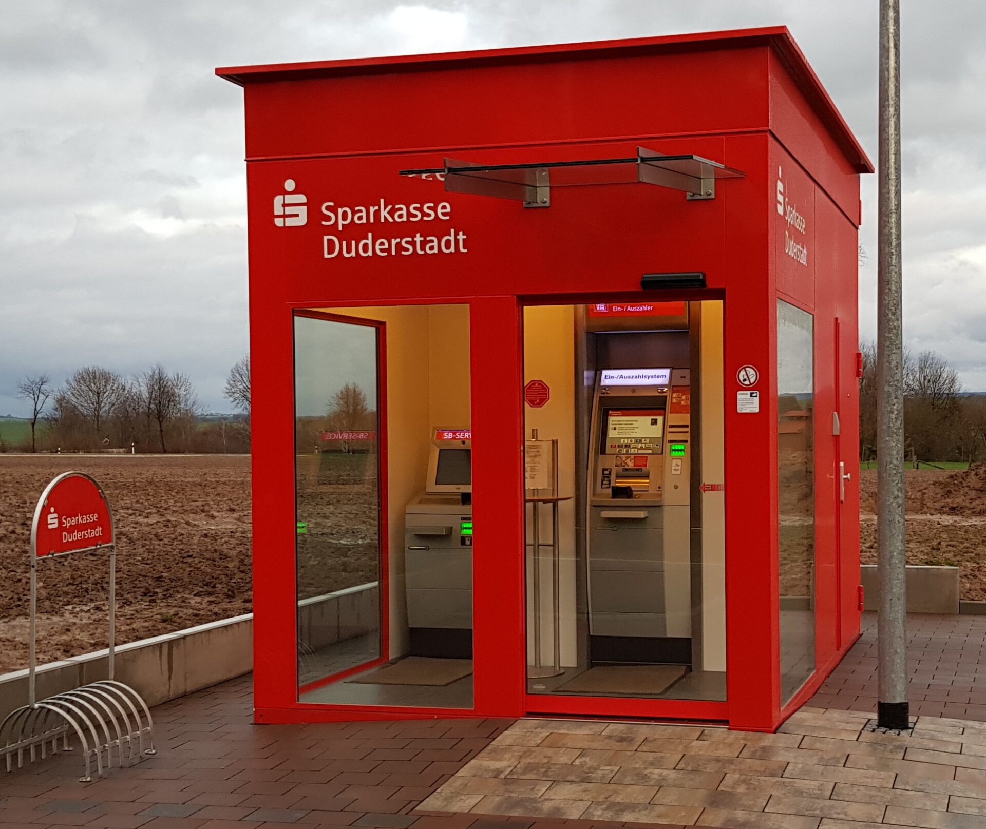 #375 cash-Point, schwere, sprenggeschützte Ausführung mit Betonwänden – Bild 7
