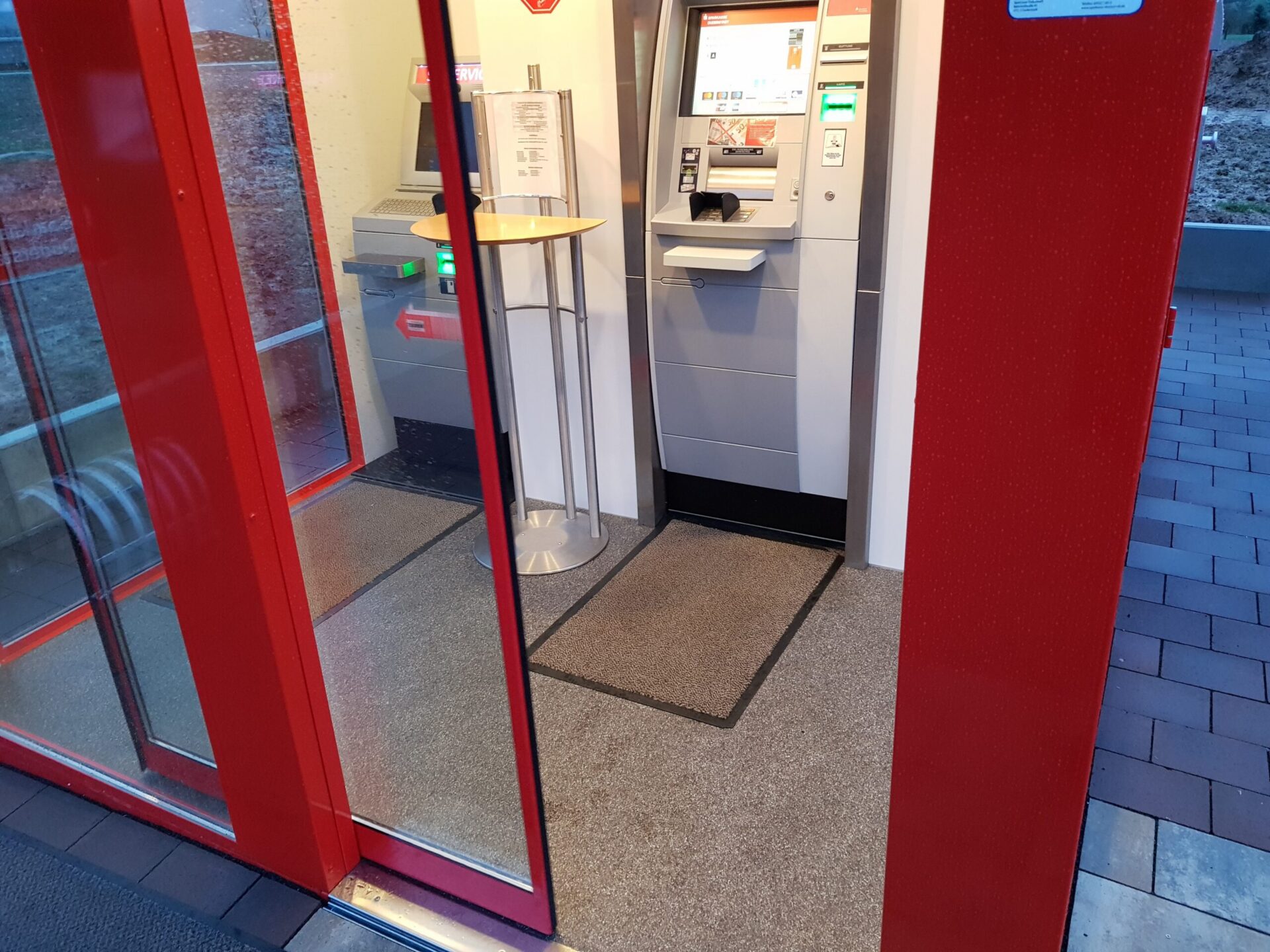 #375 cash-Point, schwere, sprenggeschützte Ausführung mit Betonwänden – Bild 8