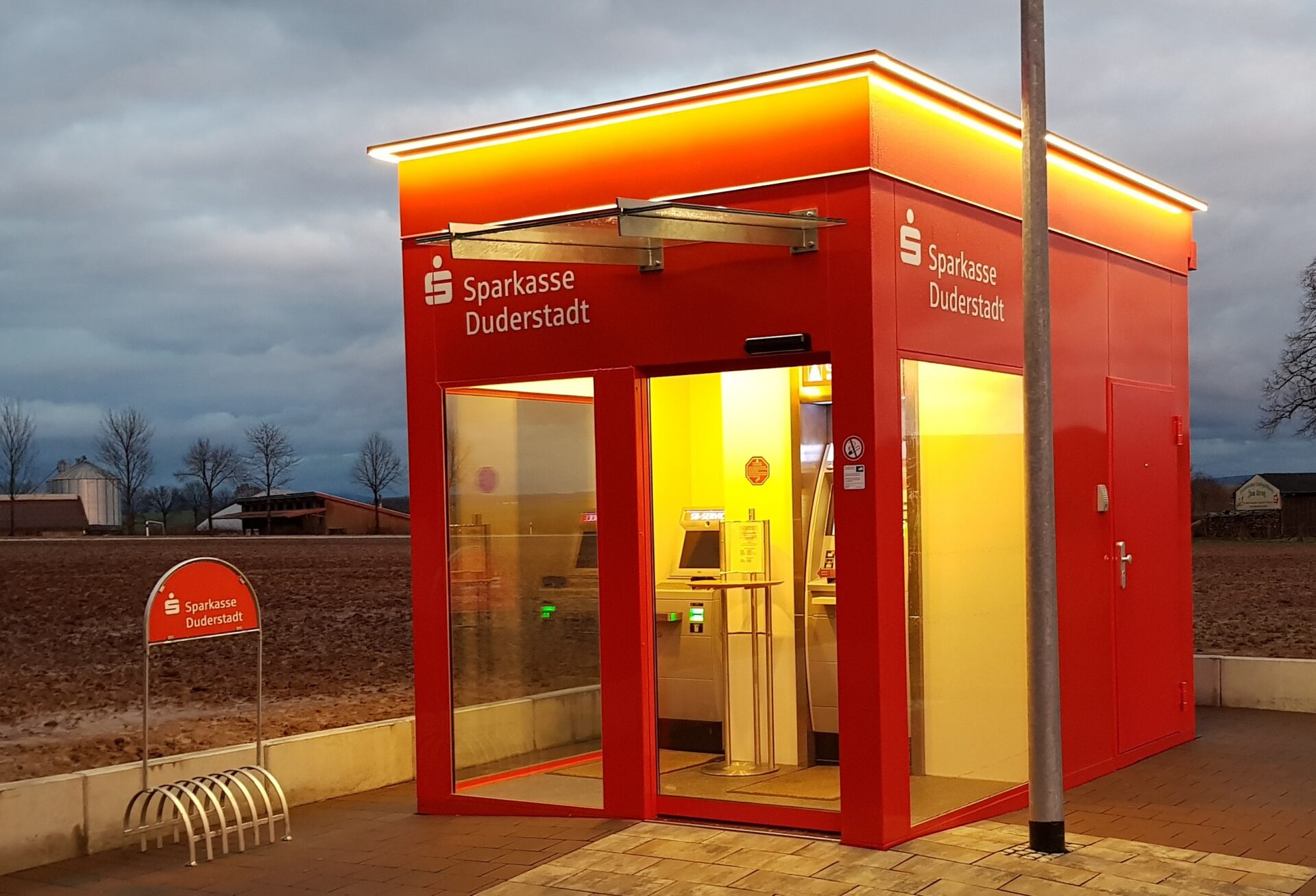 #375 cash-Point, schwere, sprenggeschützte Ausführung mit Betonwänden – Bild 10