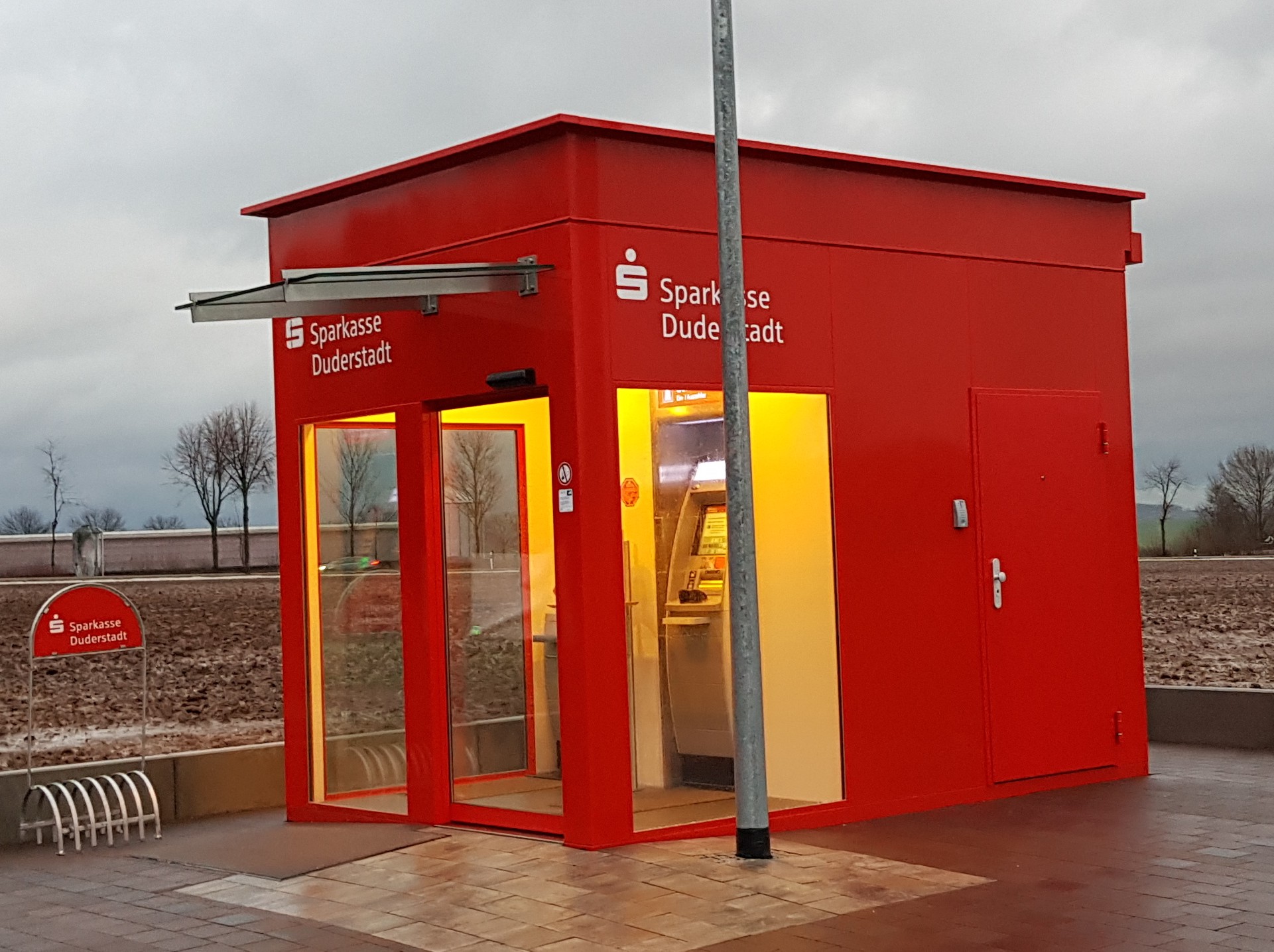 #375 cash-Point, schwere, sprenggeschützte Ausführung mit Betonwänden – Bild 9
